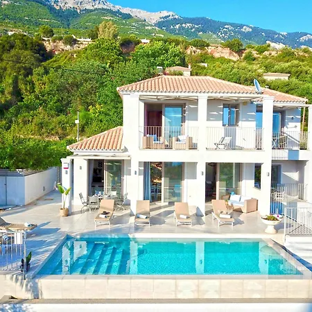 Effi Lourdata Vilă Lourdata (Kefalonia)