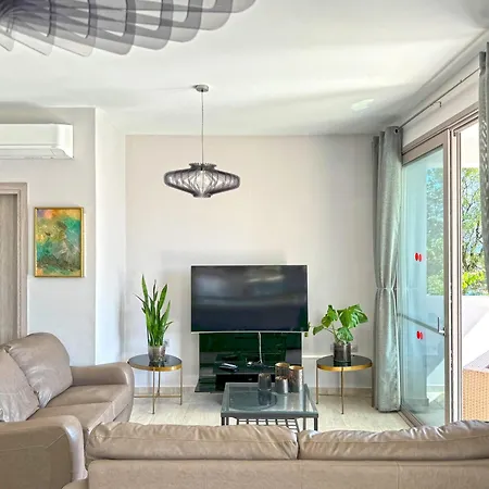 Effi Lourdata Вилла *