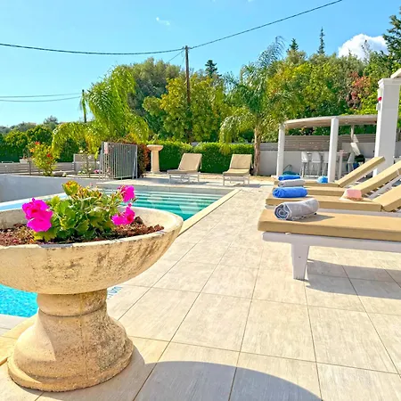 Effi Lourdata Лурдата