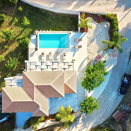 Effi Lourdata Вилла